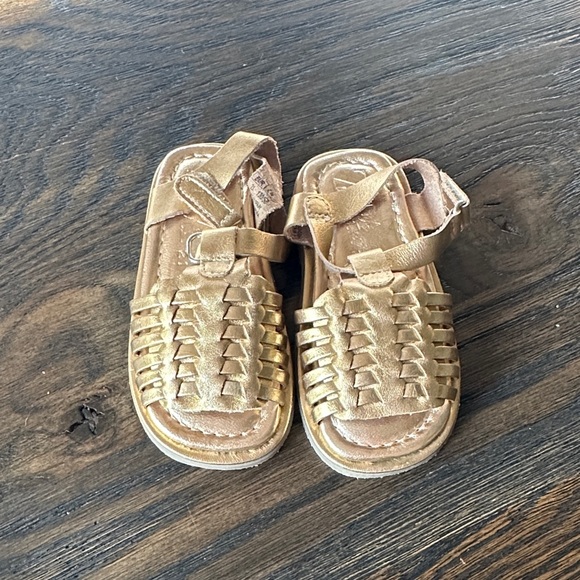 NWOT Zara Kids Gold Sandals - Picture 1 of 3